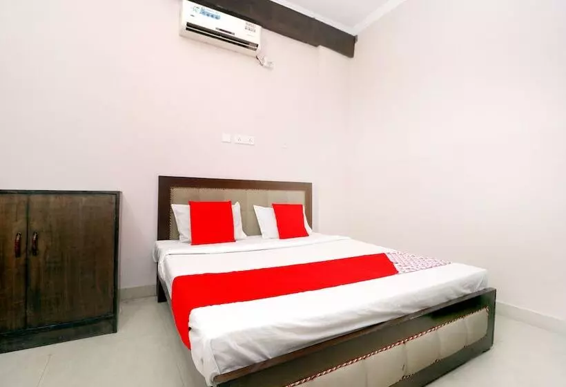 ホテル Shree Om By Oyo Rooms