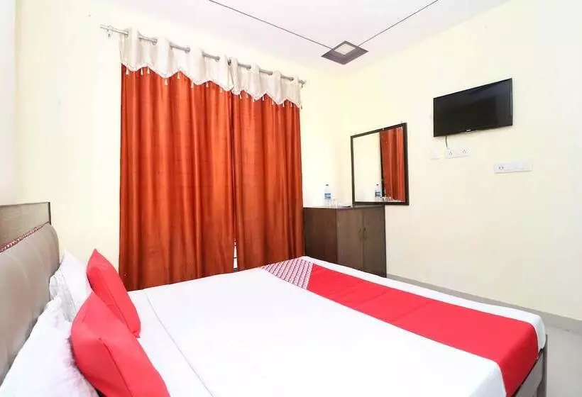 ホテル Shree Om By Oyo Rooms