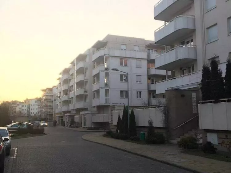 ホテル Apartament F&j