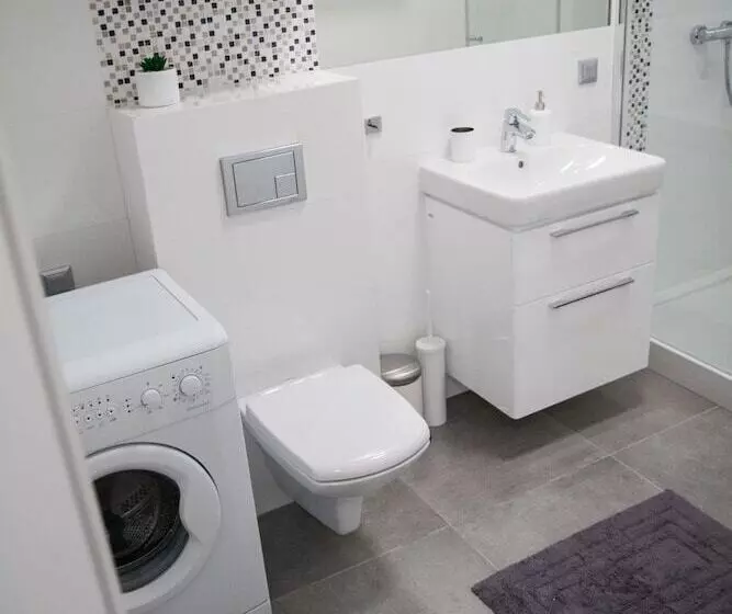 ホテル Apartament F&j