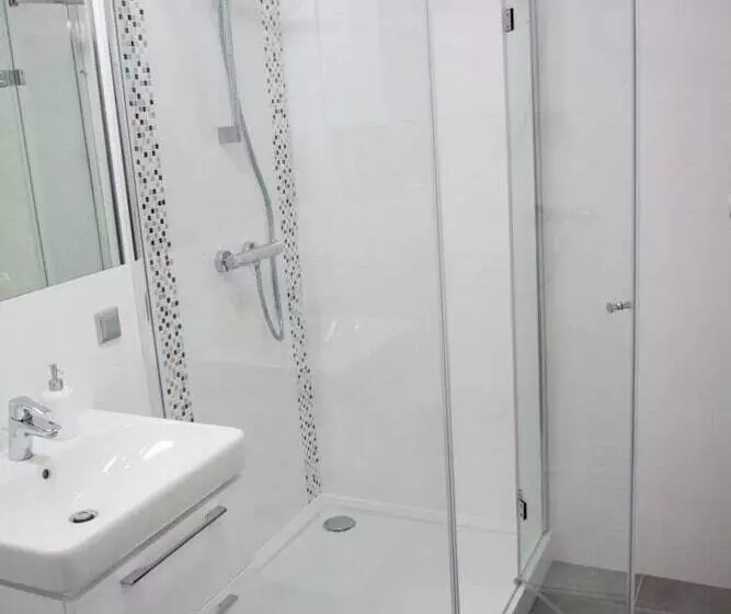 ホテル Apartament F&j