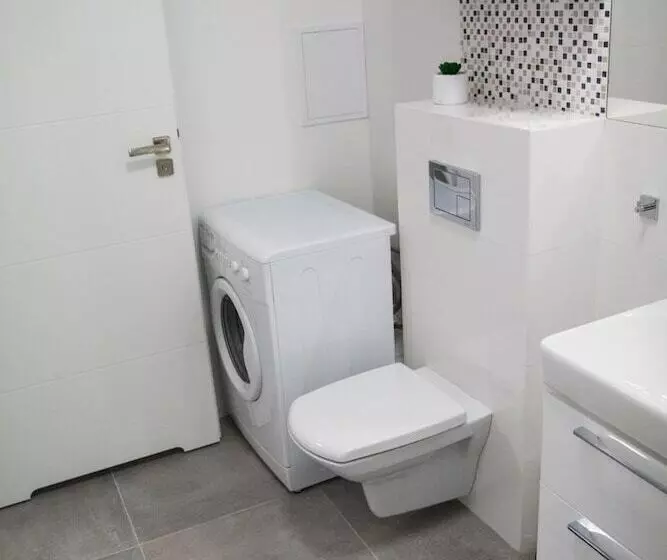 ホテル Apartament F&j