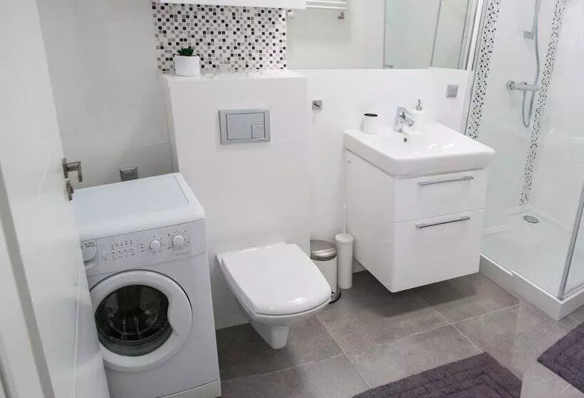 ホテル Apartament F&j