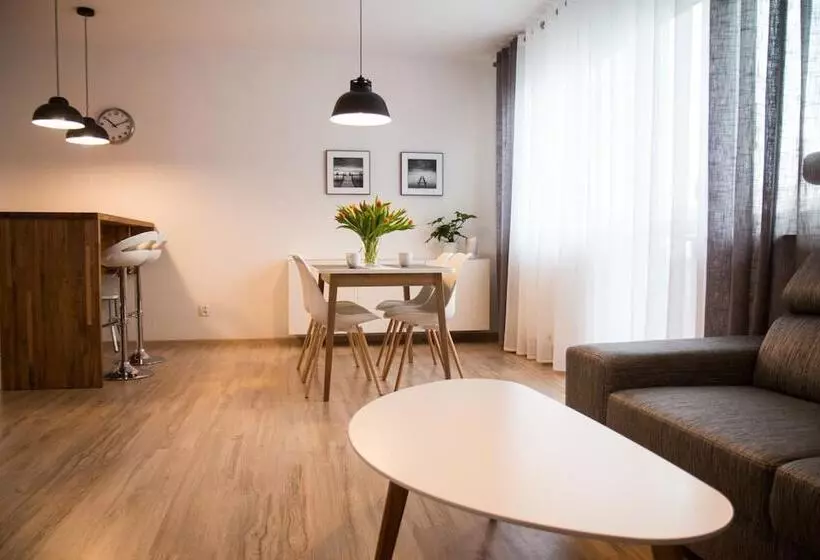 ホテル Apartament F&j