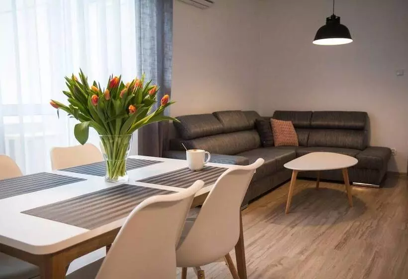 ホテル Apartament F&j