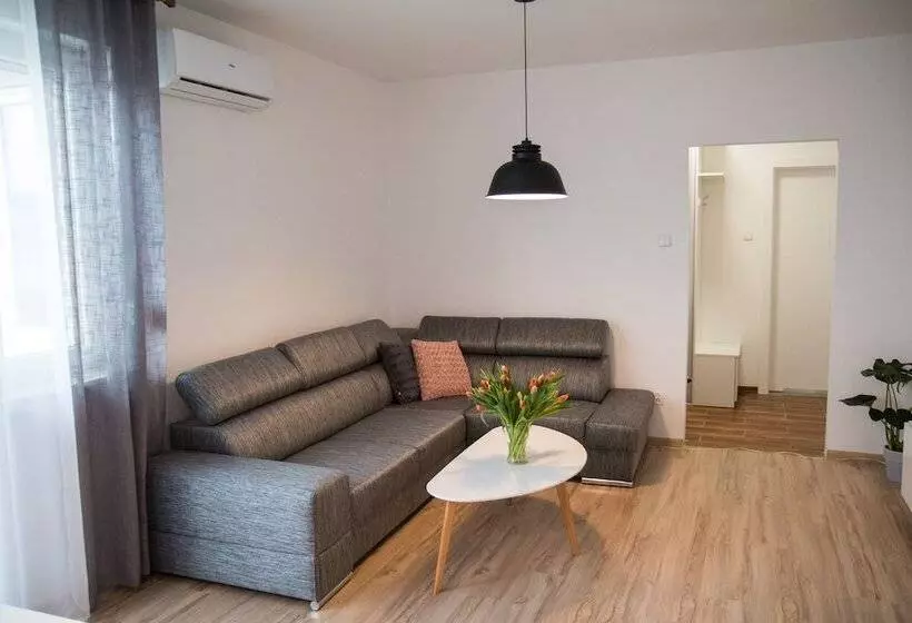 ホテル Apartament F&j