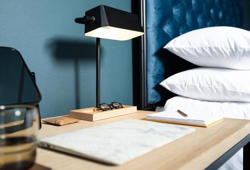 Hotel Cartel House On Loop