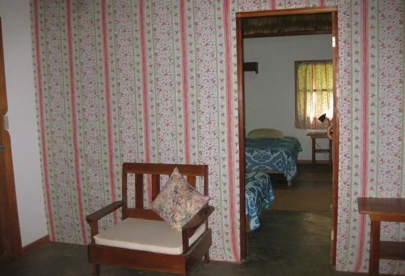 هتل Clarissa Falls Resort