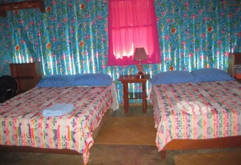 هتل Clarissa Falls Resort