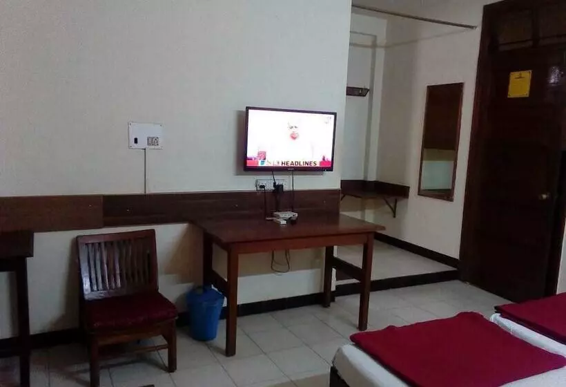 هتل Iroomz Samrat Ashok