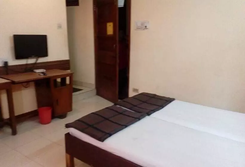 هتل Iroomz Samrat Ashok