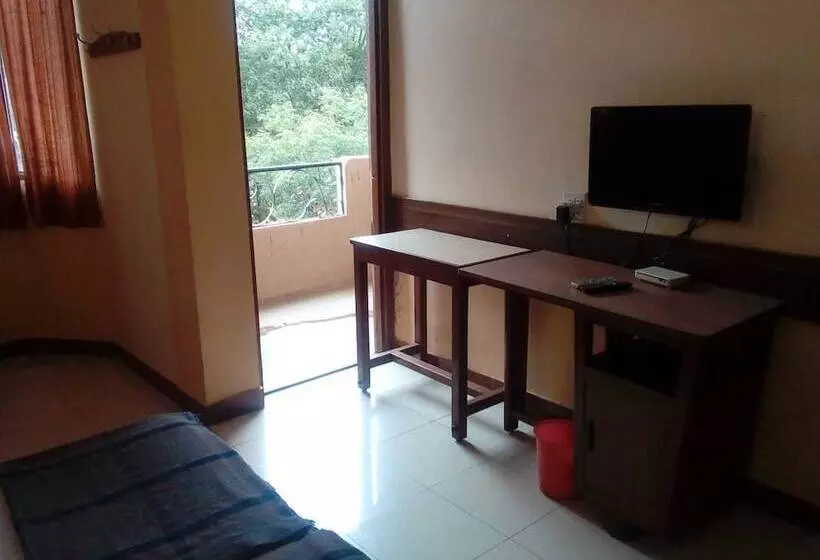هتل Iroomz Samrat Ashok