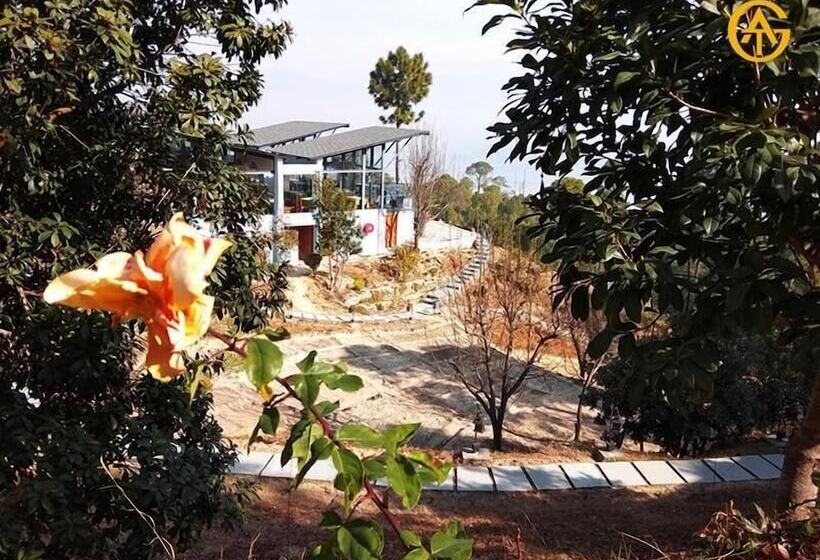 בית מלון כפרי Queens Meadows By Sunshine & Smiles