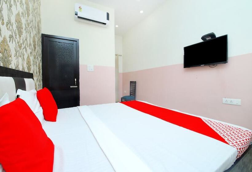 هتل R2d By Oyo Rooms