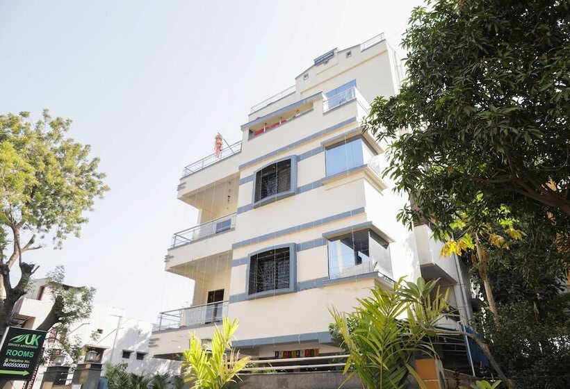 Hotel Uk Service Apartment By Oyo Rooms