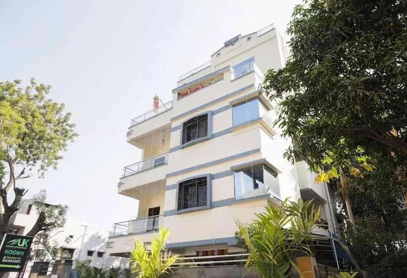 هتل Uk Service Apartment By Oyo Rooms