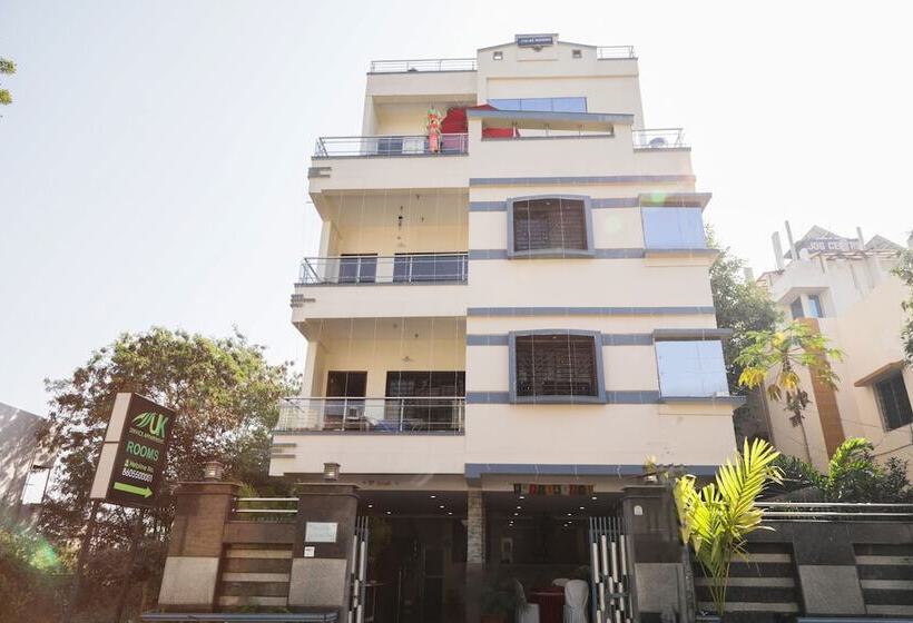 Hotel Uk Service Apartment By Oyo Rooms