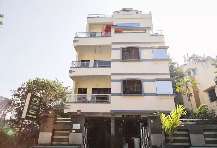 هتل Uk Service Apartment By Oyo Rooms