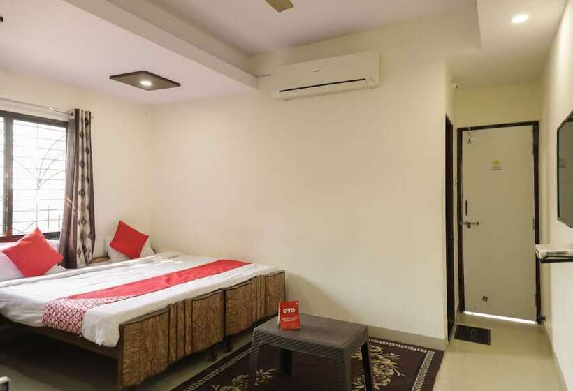 Hotel Uk Service Apartment By Oyo Rooms