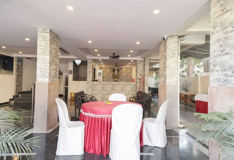 Hotel Uk Service Apartment By Oyo Rooms