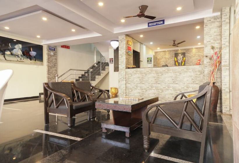 Hotel Uk Service Apartment By Oyo Rooms