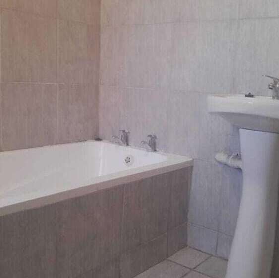 Mthonjeni Residence And Cafe