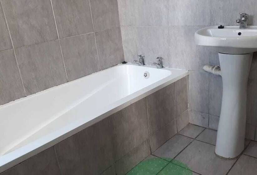 Mthonjeni Residence And Cafe