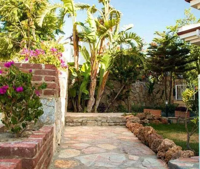 هتل Payam Guest House