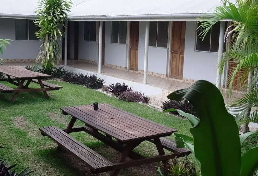 Tropicana Motel & Backpackers