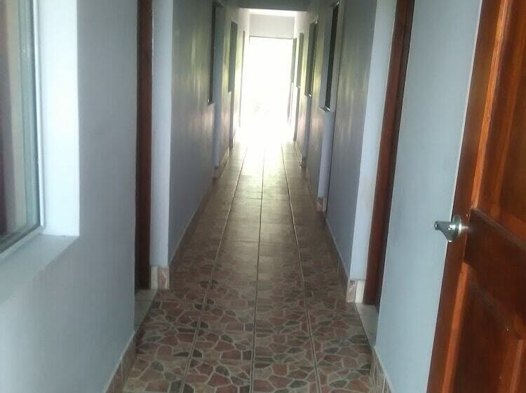 Tropicana Motel & Backpackers