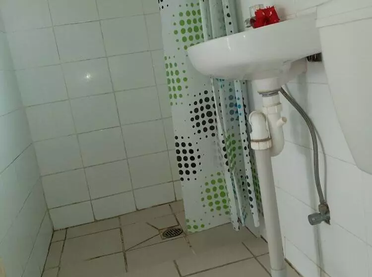 Tropicana Motel & Backpackers