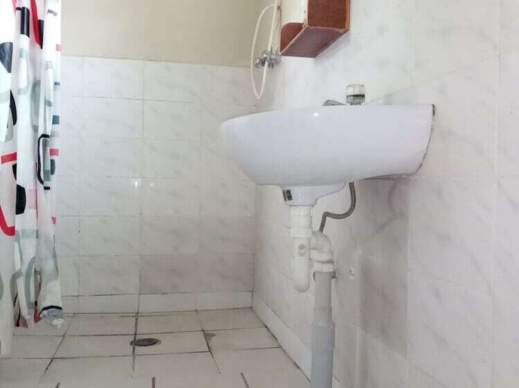 Tropicana Motel & Backpackers