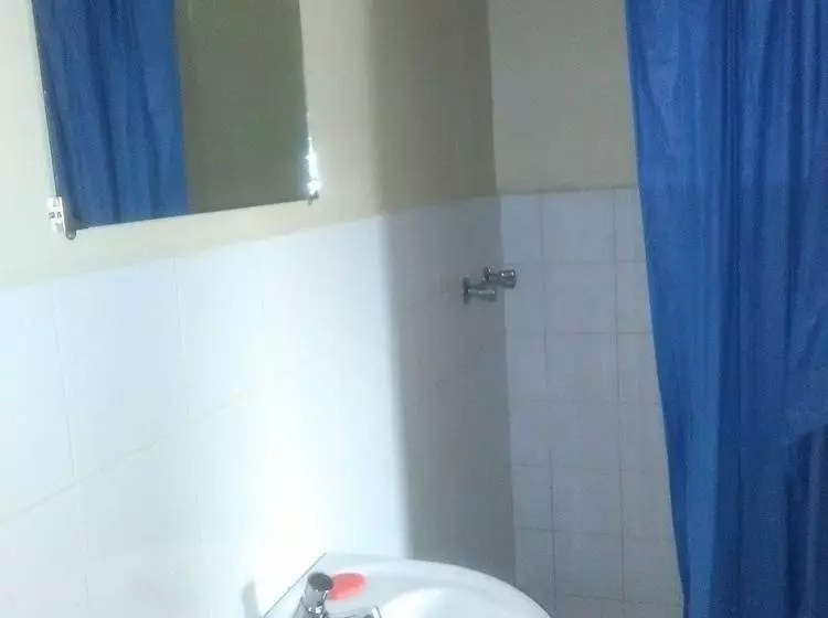 Tropicana Motel & Backpackers