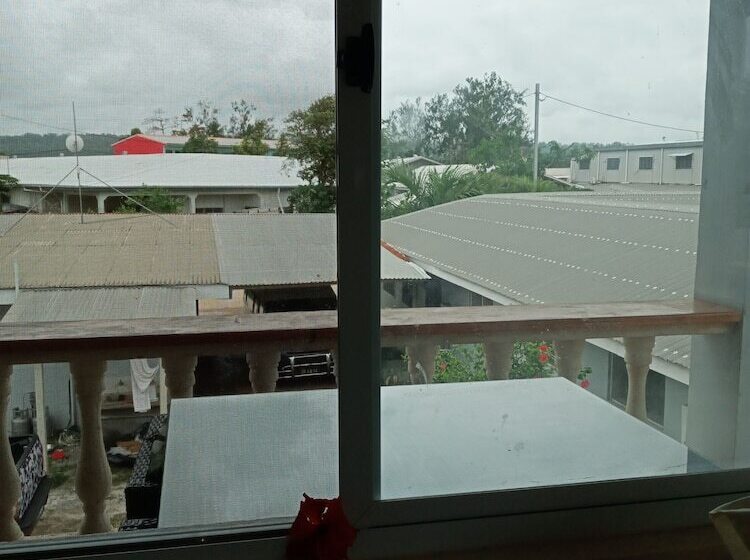 Tropicana Motel & Backpackers