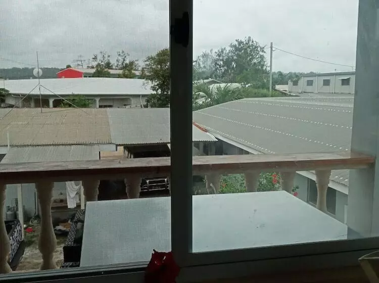 Tropicana Motel & Backpackers