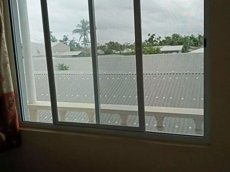 Tropicana Motel & Backpackers