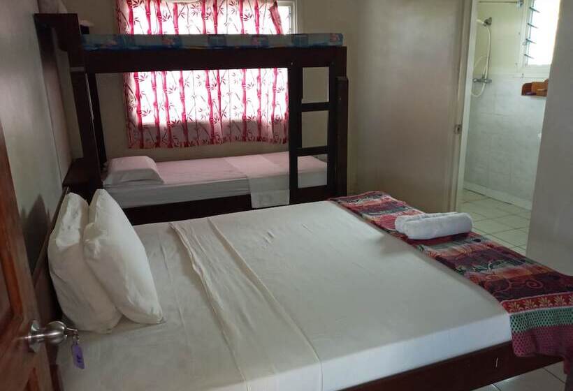 Tropicana Motel & Backpackers