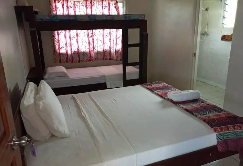 Tropicana Motel & Backpackers