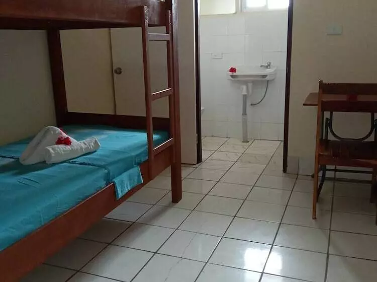 Tropicana Motel & Backpackers