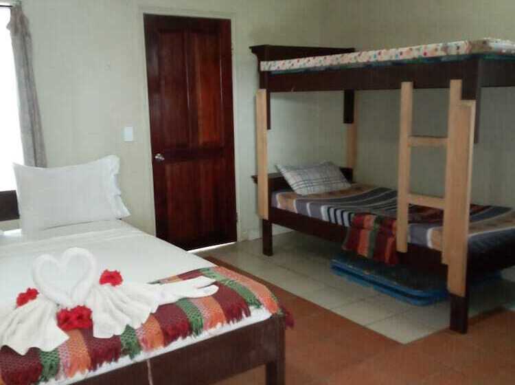 Tropicana Motel & Backpackers