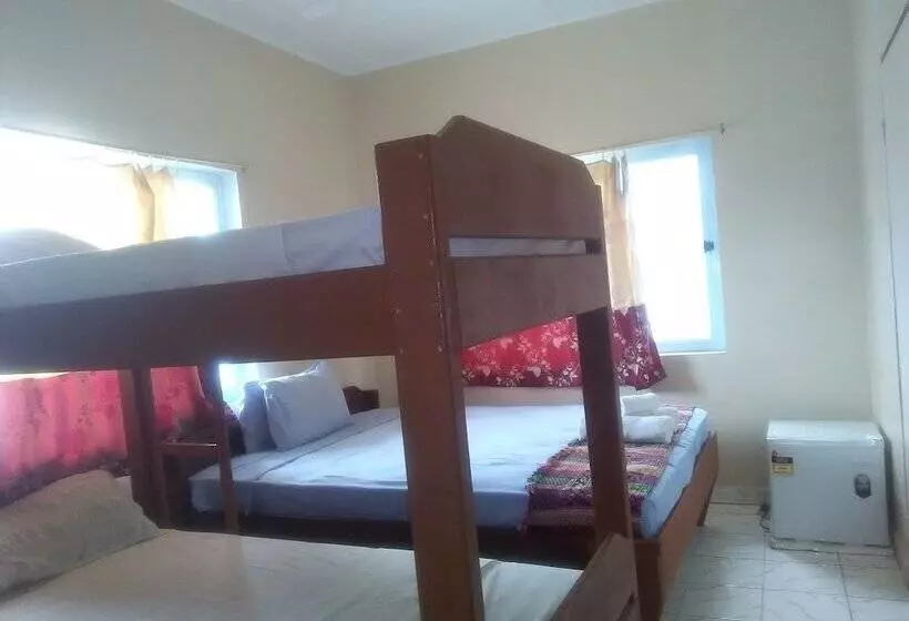 Tropicana Motel & Backpackers