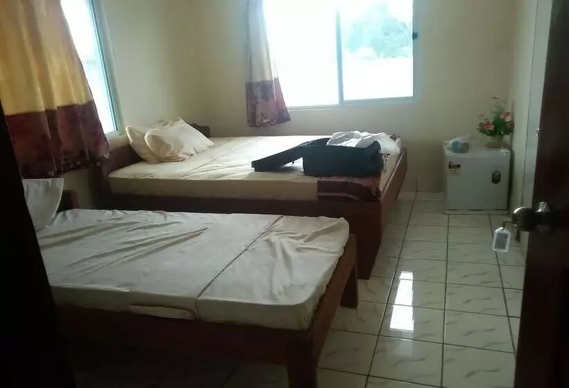 Tropicana Motel & Backpackers