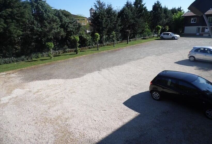 Отель Auberge De Lamagistere