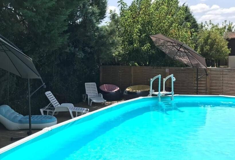 Отель Auberge De Lamagistere