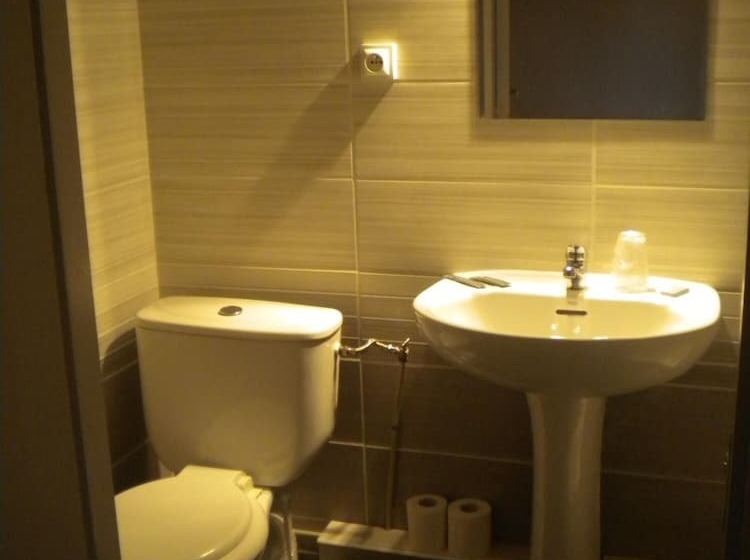 Отель Auberge De Lamagistere