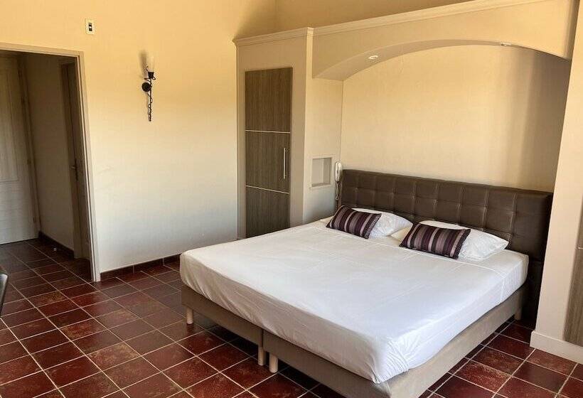 בית מלון כפרי Hôtel Restaurant La Bergerie