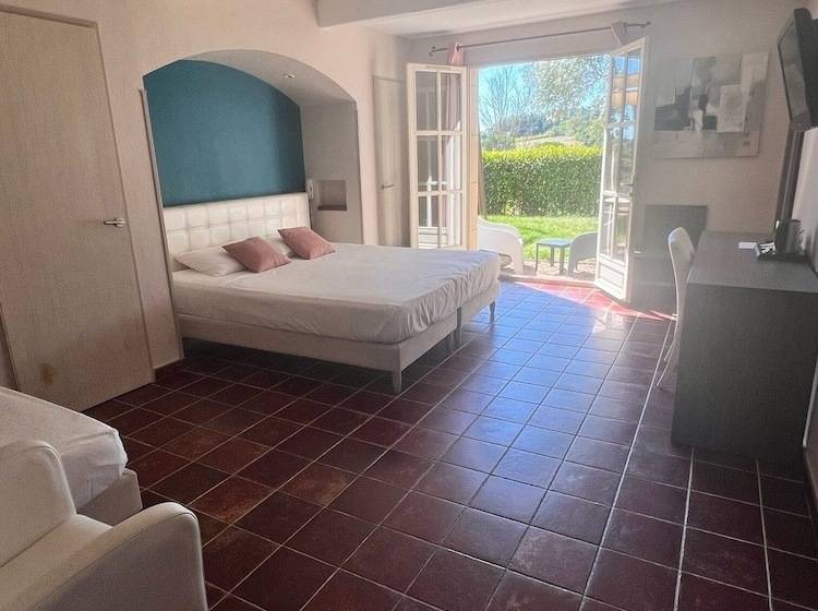 בית מלון כפרי Hôtel Restaurant La Bergerie