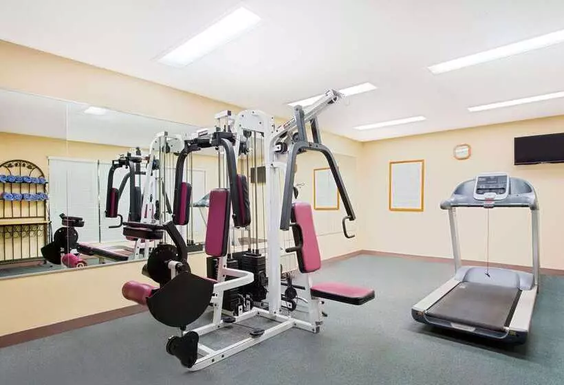 酒店 Baymont By Wyndham Forest City