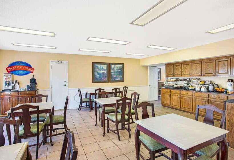 فندق Baymont By Wyndham Forest City