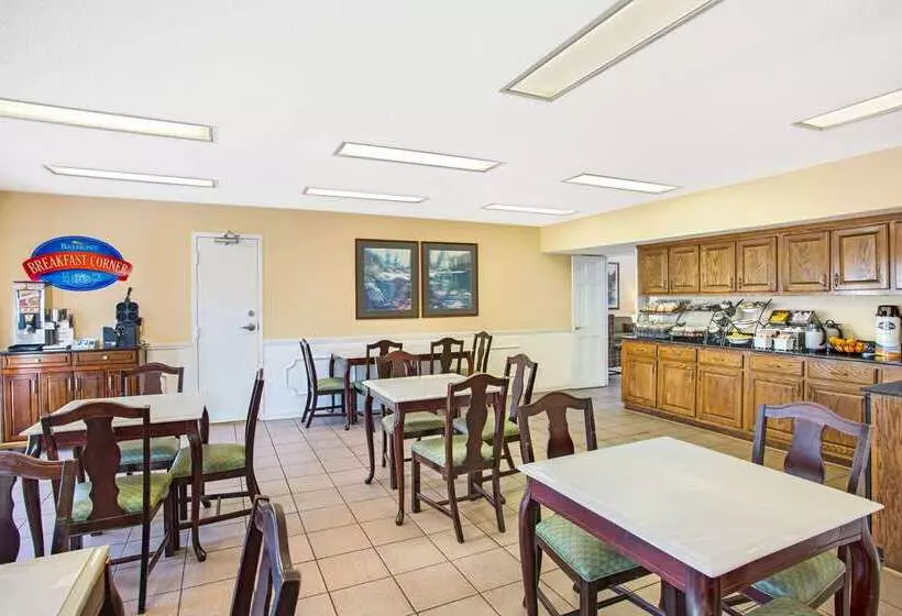 酒店 Baymont By Wyndham Forest City